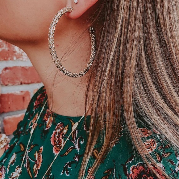 Kendra Scott Jewelry - Kendra Scott Maggie Hoop Earrings In Gold Filigree